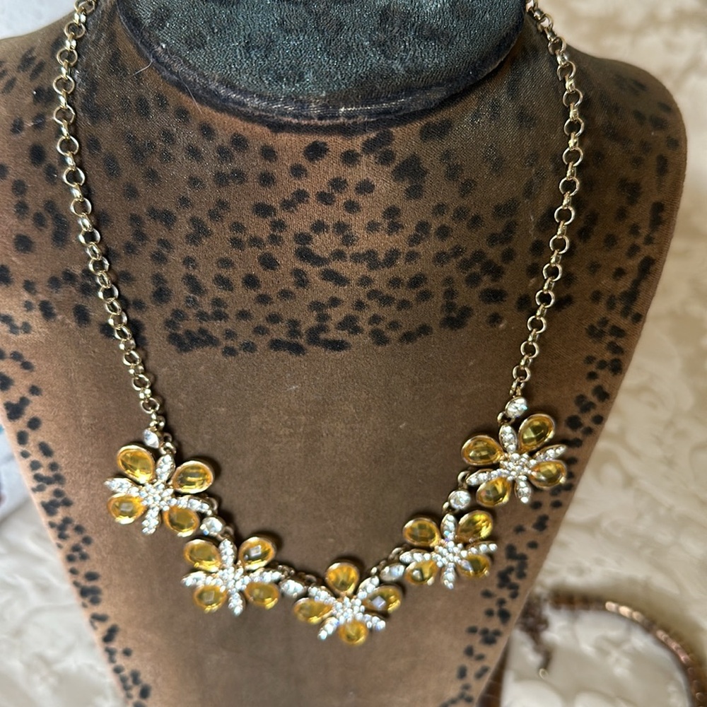YELLOW RHINESTONE FLORAL STATEMENT NECKLACE IN GOLD TONE